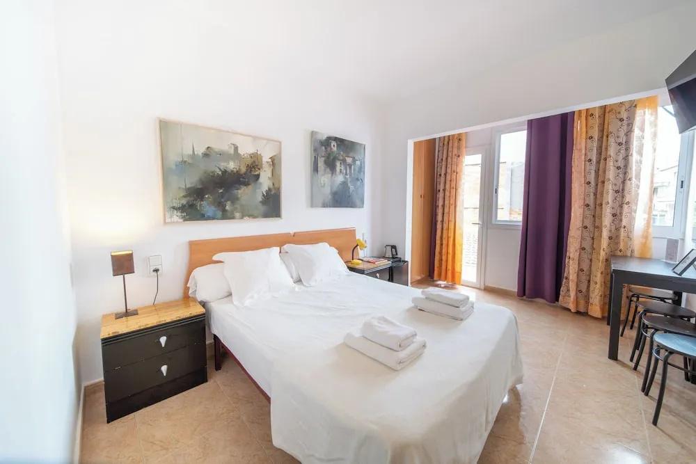 фото Sitges Beach Hostal