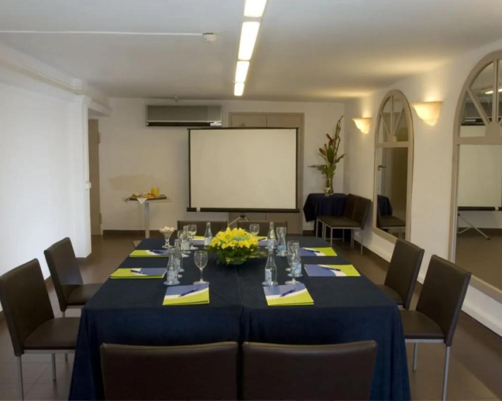 фото Hotel Subur