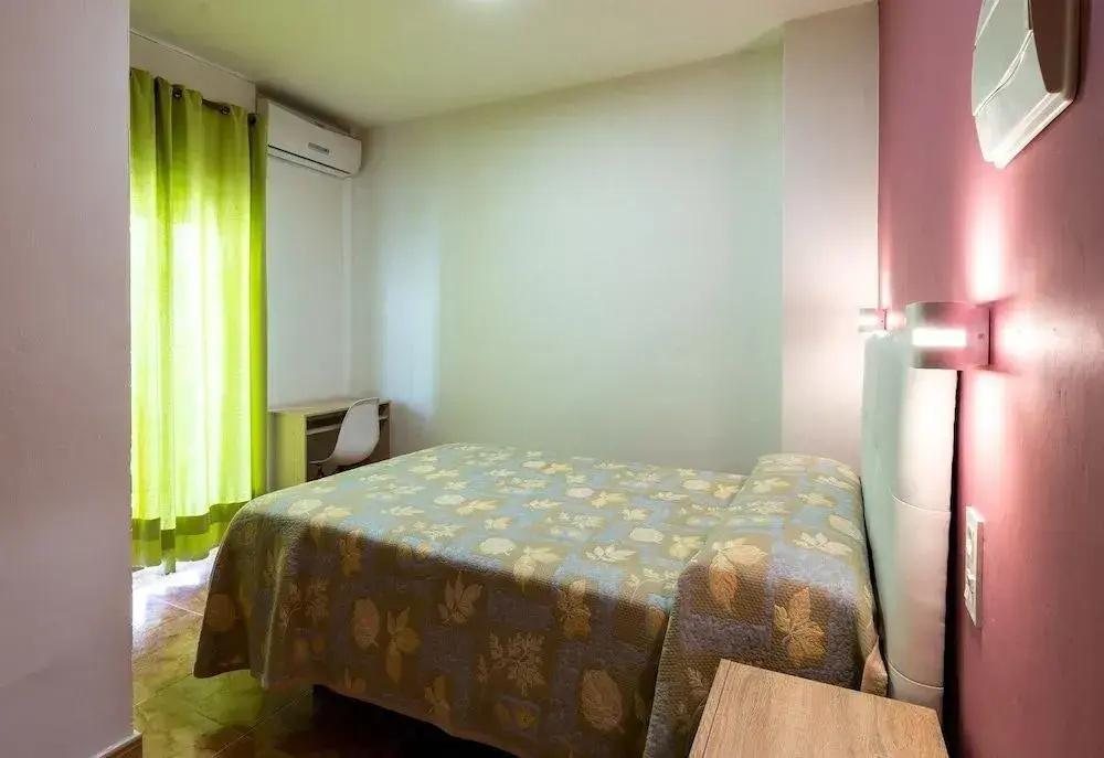 фото Hostal Rocamar