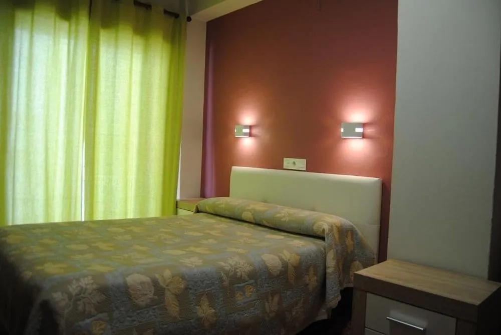фото Hostal Rocamar