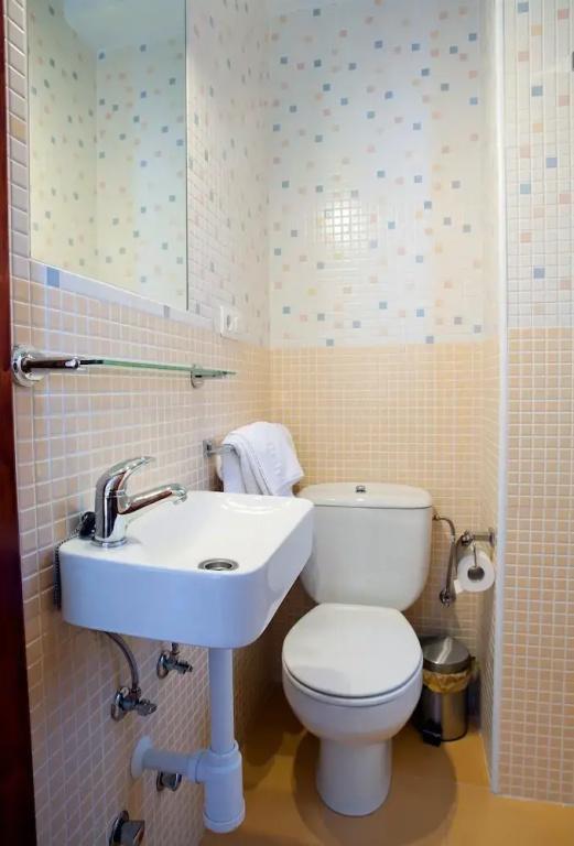 фото Hostal Rocamar