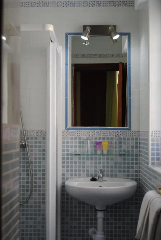 фото Hostal Rocamar
