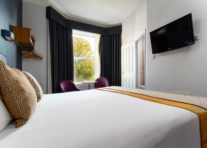 Applewood Hotel