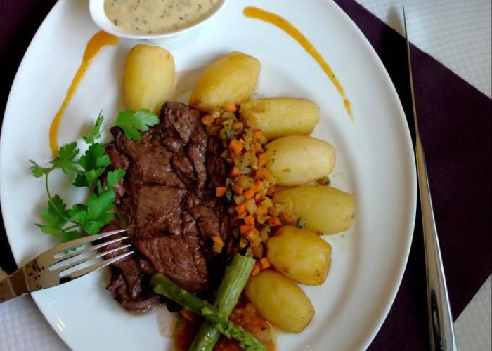 Logis Hotel Les Chardons Bleus RESTAURANT LE BISTROT DE LA MER