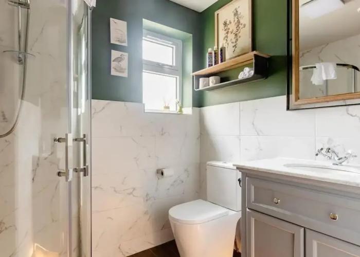 Stunning Private En-suite Studio in Cobham
