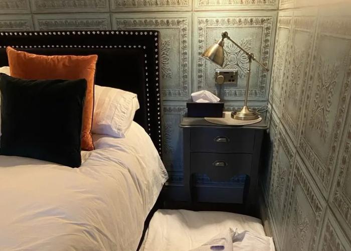 Stunning Private En-suite Studio in Cobham