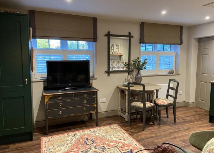 Stunning Private En-suite Studio in Cobham