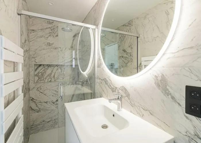 Modern Villa With Heated Pool and Garden