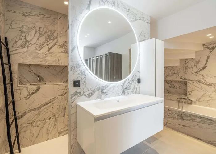 Modern Villa With Heated Pool and Garden