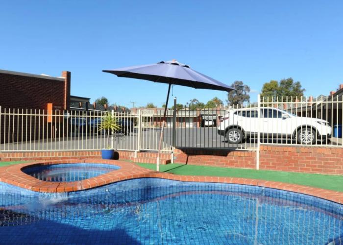 Golden Reef Motor Inn