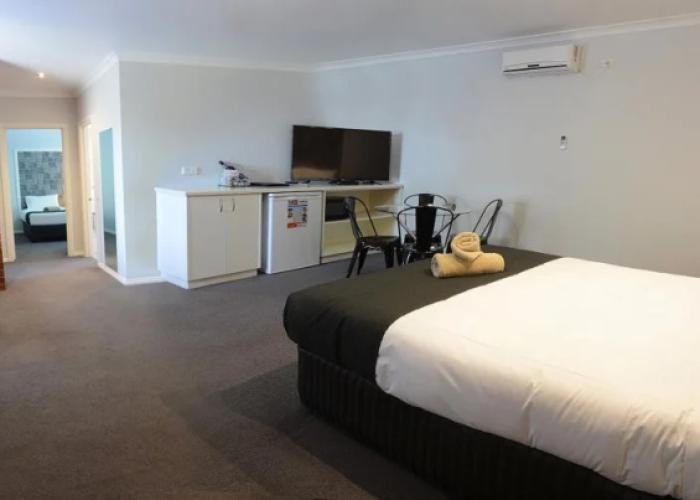 Golden Reef Motor Inn