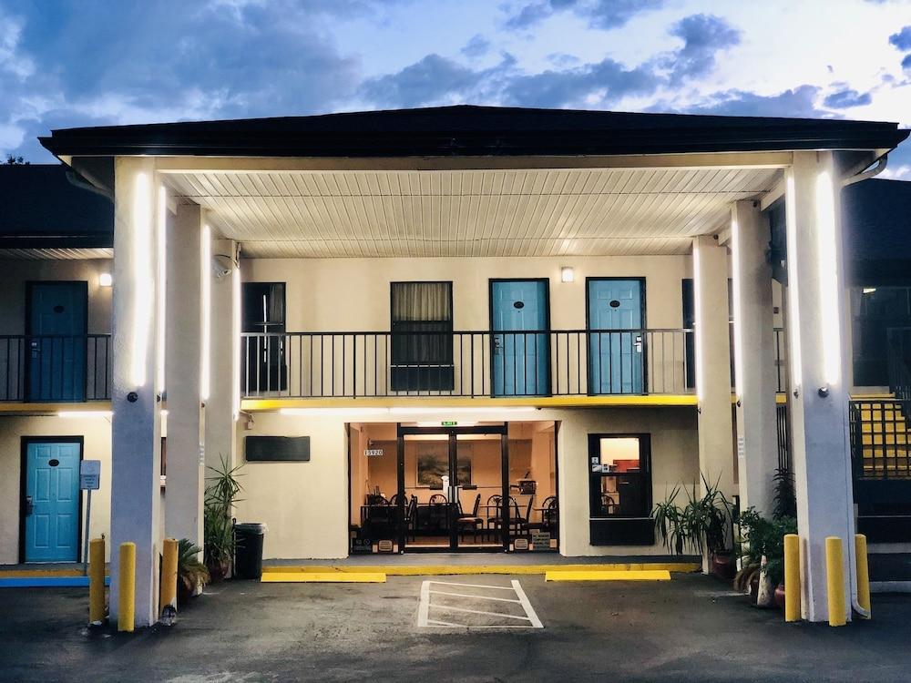 Travelodge by Wyndham Alachua