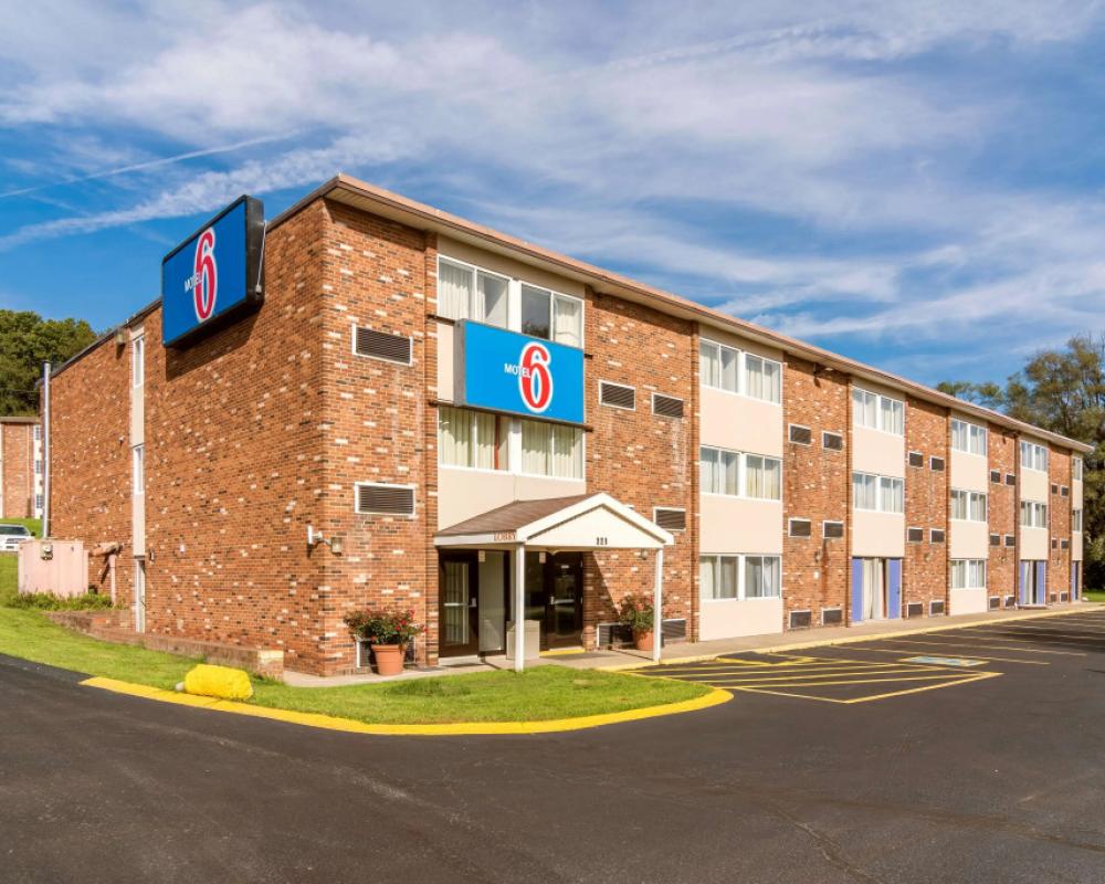 Motel 6 New Stanton, PA