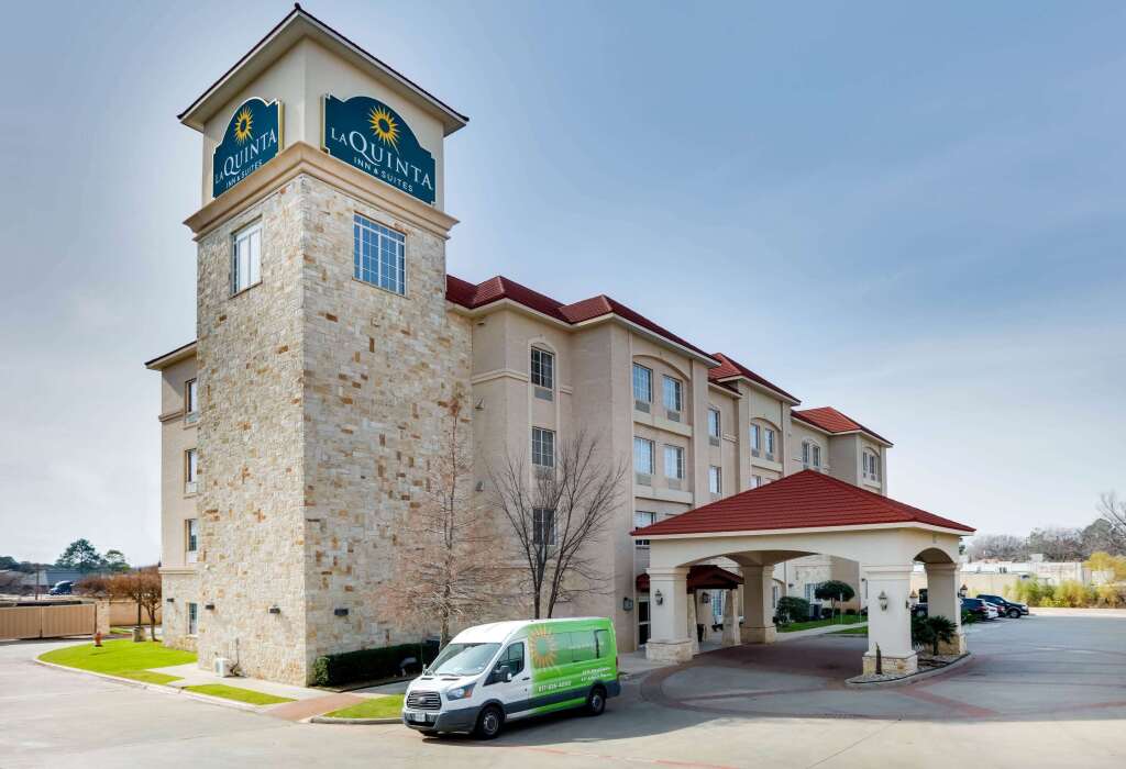 La Quinta Inn & Suites by Wyndham DFW Airport West - Euless