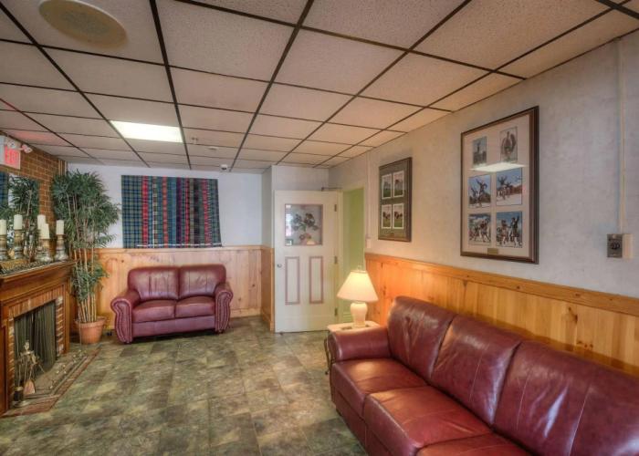 Claymore inn & Suites