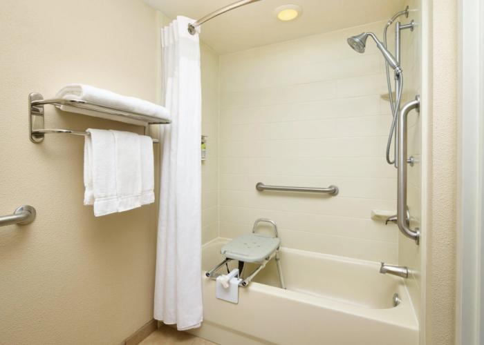 Holiday Inn Express & Suites Alpharetta - Windward Parkway by IHG