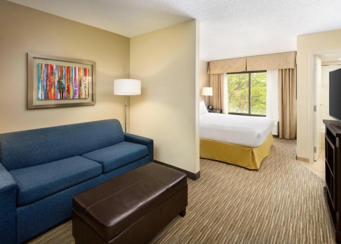 Holiday Inn Express & Suites Alpharetta - Windward Parkway by IHG