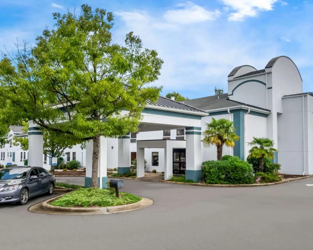 Clarion Pointe Apex – Holly Springs