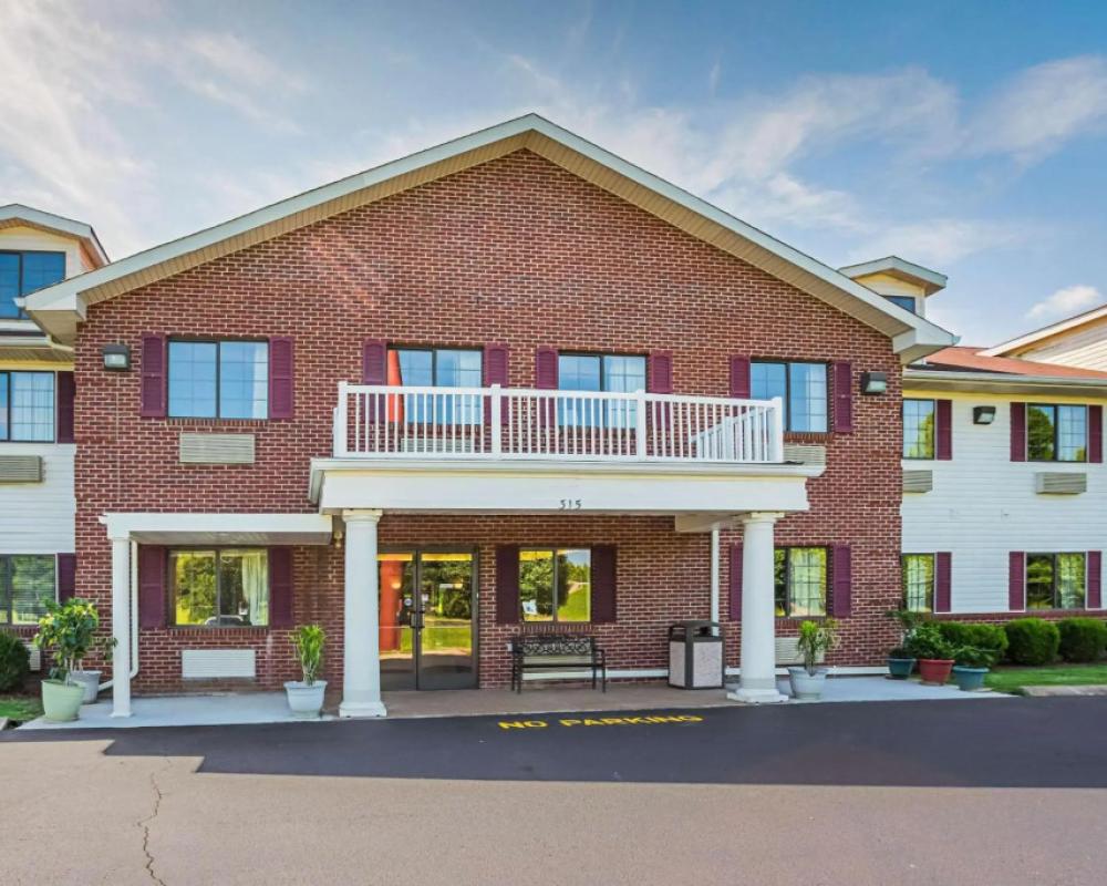 Econo Lodge Inn & Suites