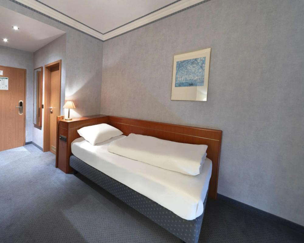 фото B&B HOTEL Gotha-Hbf