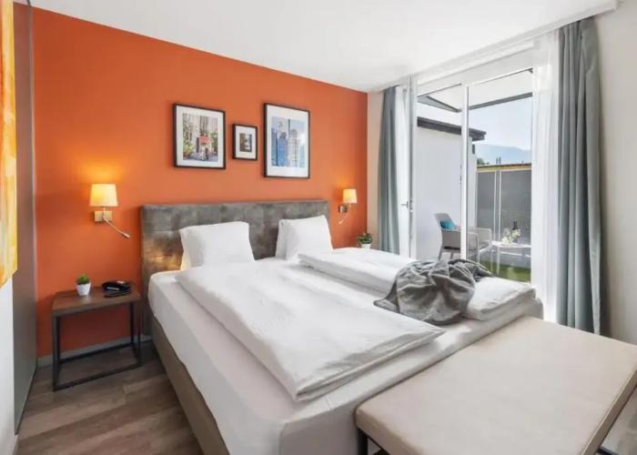 Ascona Lodge, Pool & Garden Retreat