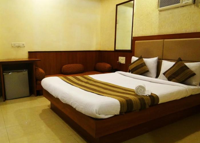 Lucky Hotel Bandra