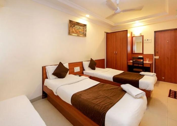 Lucky Hotel Goregaon
