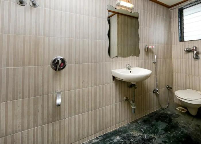 Lucky Hotel Goregaon