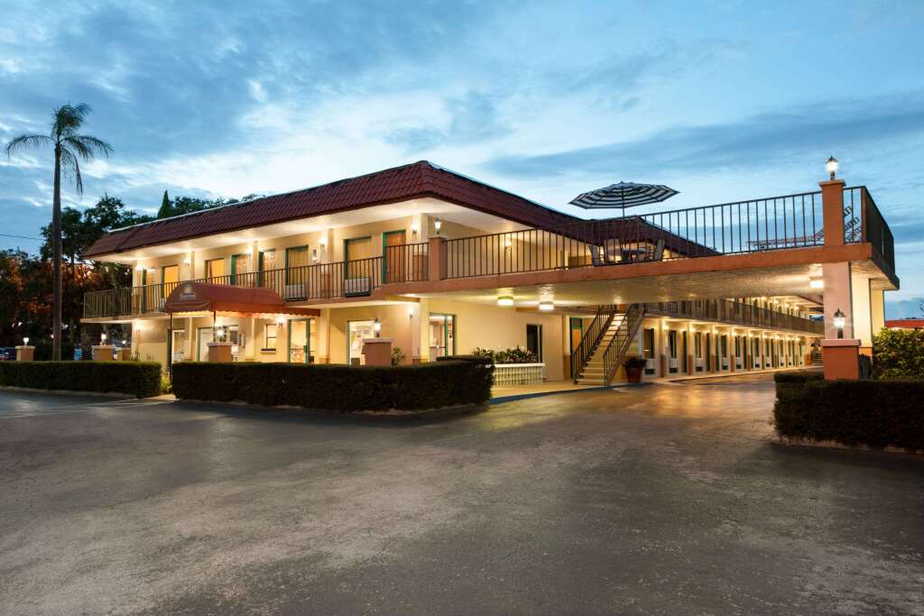 Days Inn by Wyndham Clearwater/Gulf to Bay