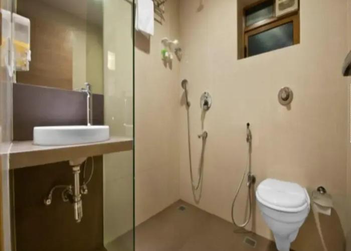 Rajhans Hotel