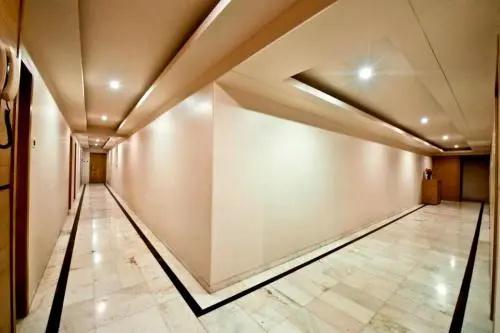 Rajhans Hotel