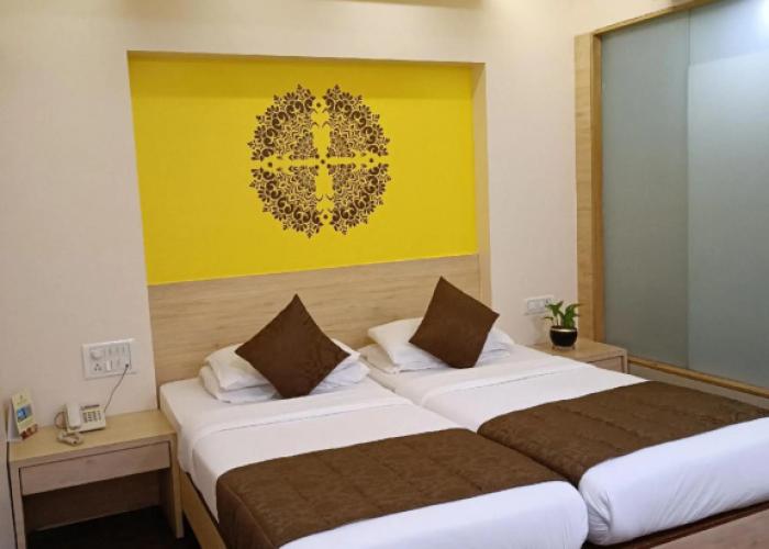 Rajhans Hotel