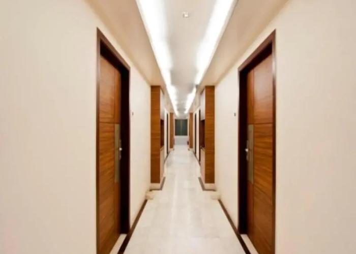 Rajhans Hotel