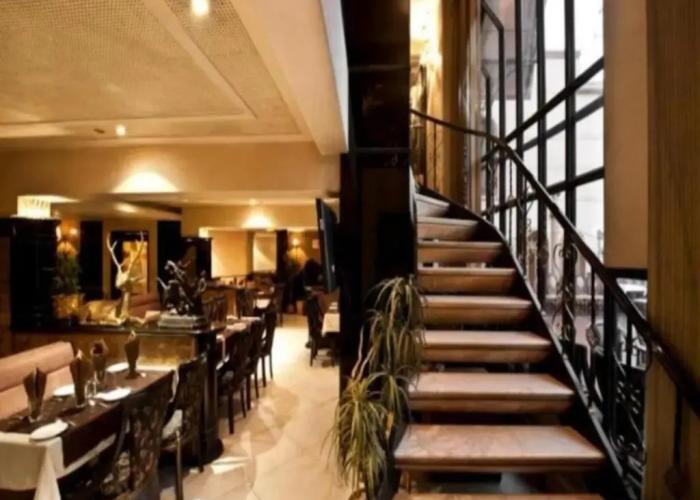 Rajhans Hotel