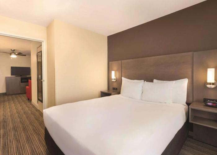 Country Inn & Suites by Radisson, Albert Lea - Austin