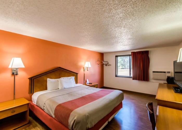 Motel 6 Albert Lea, MN