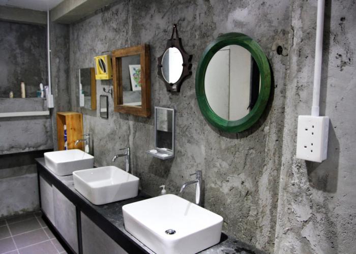 Hop Inn - Hostel