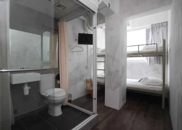Hop Inn - Hostel