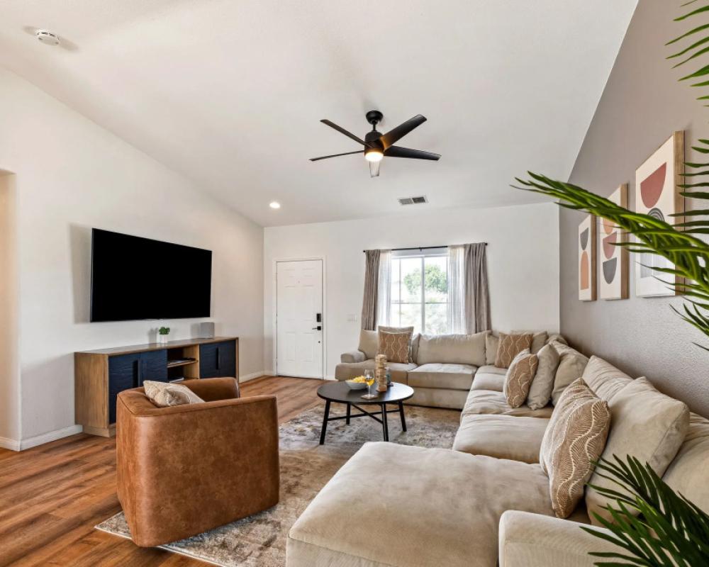 Montego by Avantstay Private Yard w/ Pool & Hot Tub