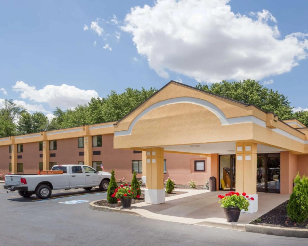 Super 8 by Wyndham Logansport