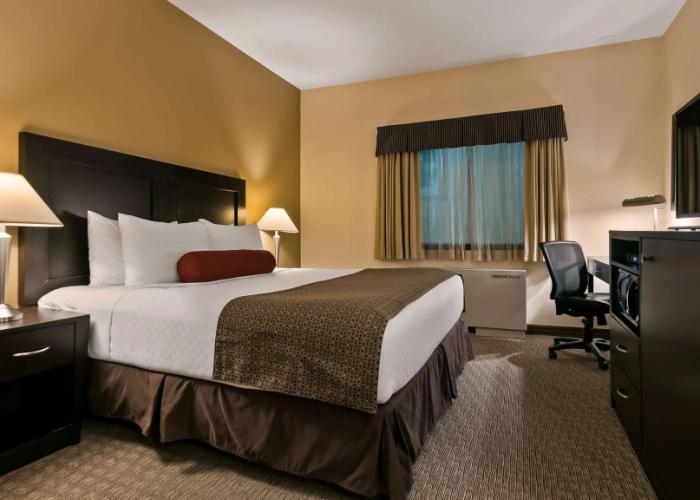 Best Western Plus Baker Street Inn