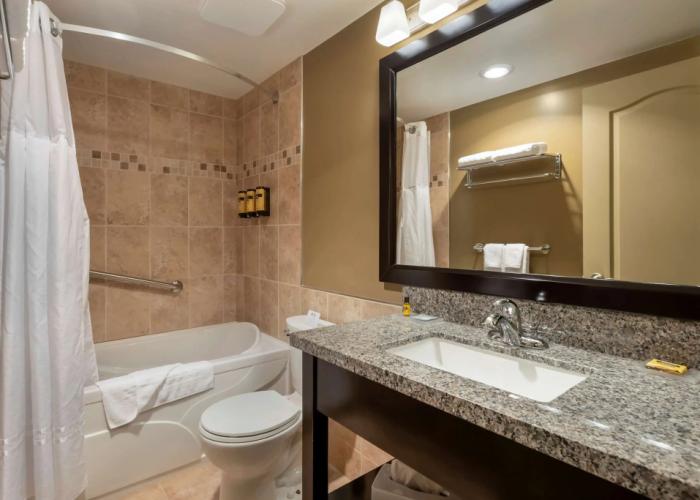 Best Western Plus Baker Street Inn