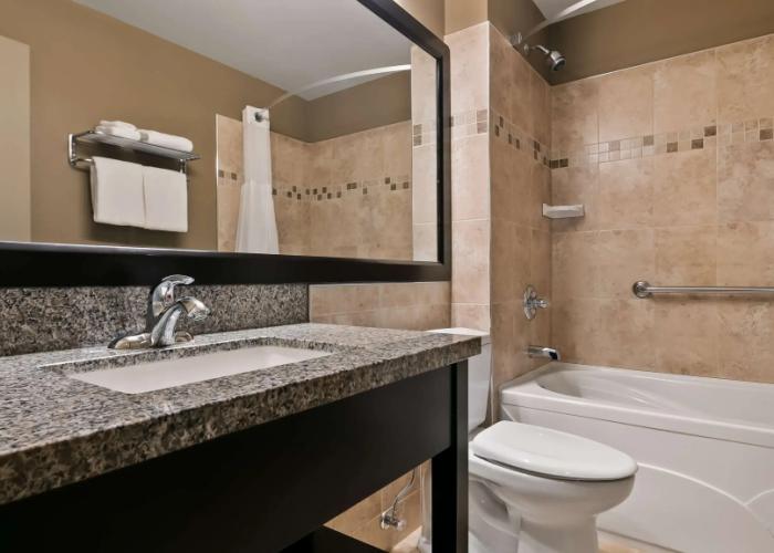 Best Western Plus Baker Street Inn