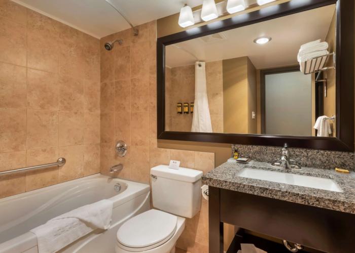 Best Western Plus Baker Street Inn