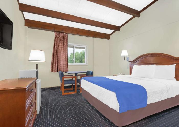 Travelodge by Wyndham Lima OH