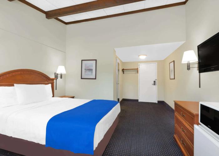 Travelodge by Wyndham Lima OH