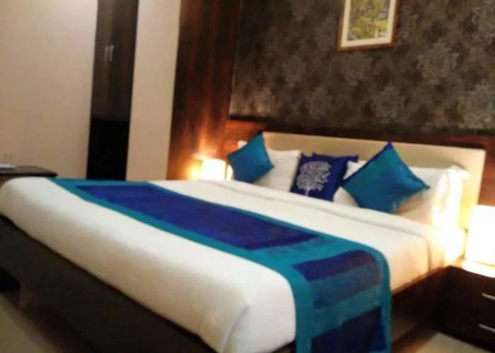 FabHotel Adore Palace