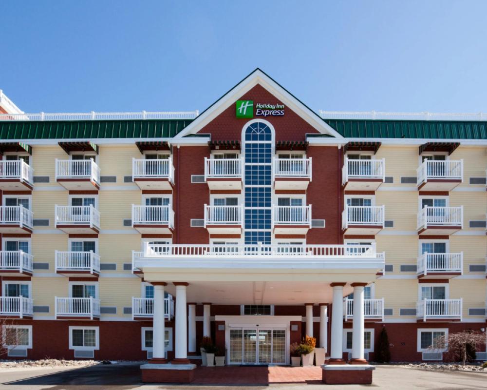 Holiday Inn Express & Suites Petoskey by IHG