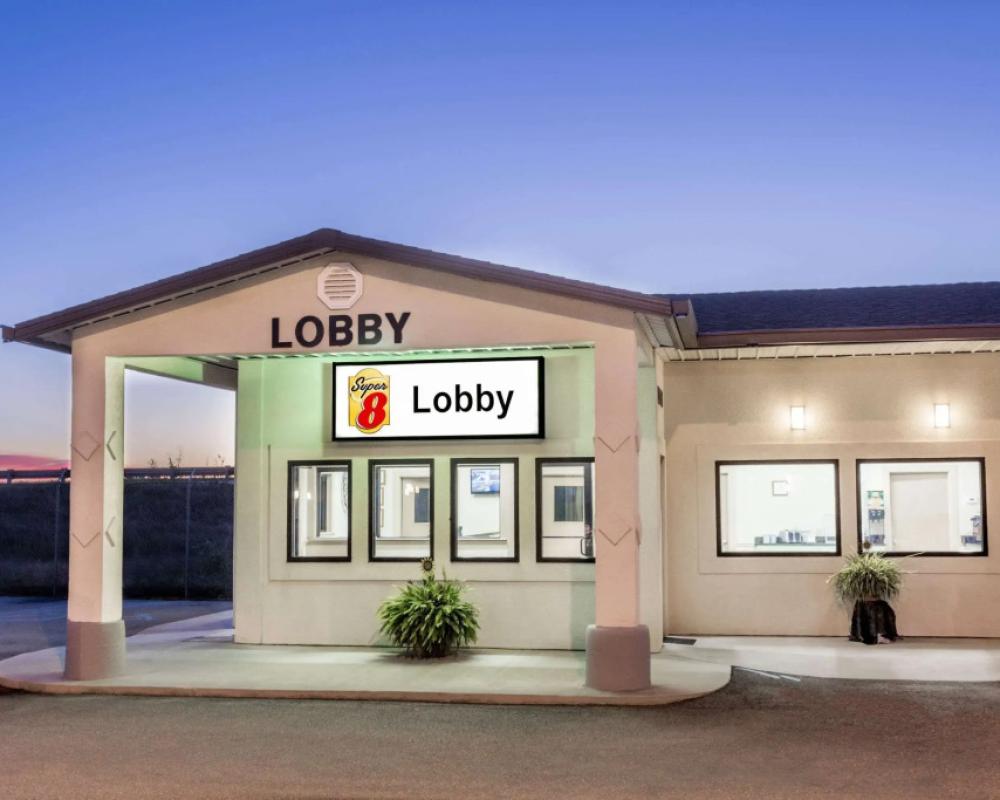 Super 8 by Wyndham Adel GA I-75