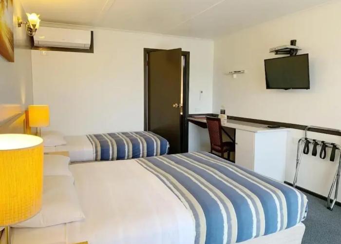 Statesman Motor Inn